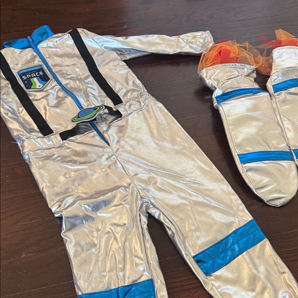 Spirit Silver and Blue Astronaut Costume for Toddlers - Picture 6 of 8